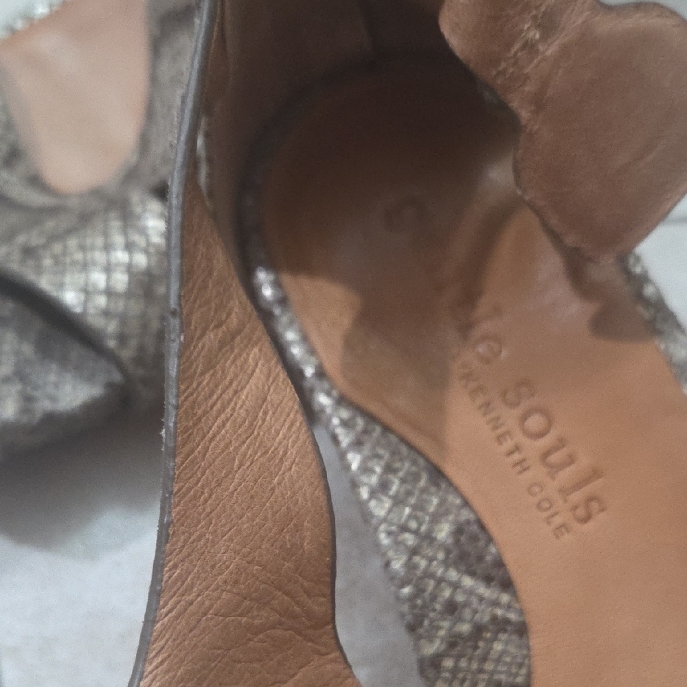 Kenneth Cole Snakeskin Pattern Wedges - Picture 5 of 8